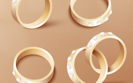 Styling Your Diamond Wedding Band: Tips for Pairing with Other Jewelry